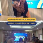 Gambar dari Penandatanganan Pakta Integritas oleh Seluruh Pegawai Balai Air Tanah